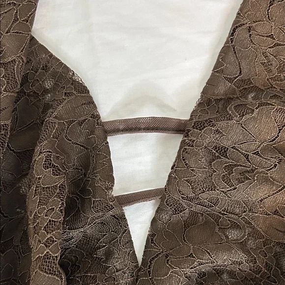 Elegant Brown Backless Lace Dress - Picture 3 of 8